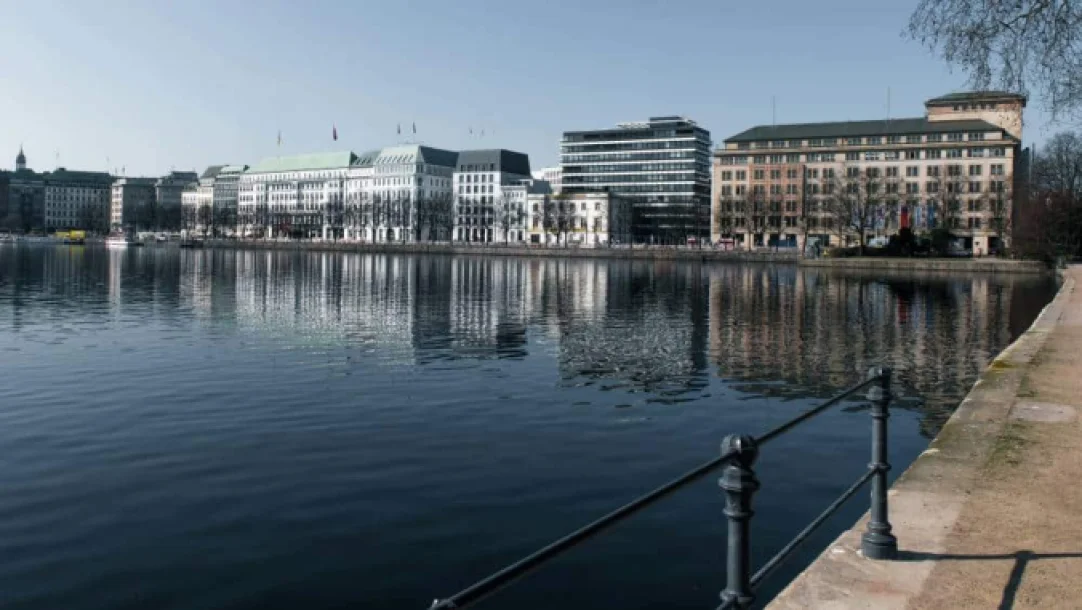 Lakefront Hotels in Hamburg for Escort Meets